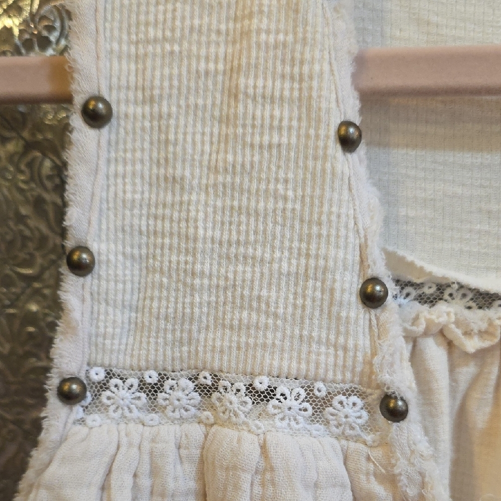 POL Cream Textured Top Or Vest Rivets Lace And Ruffles - Picture 3 of 6